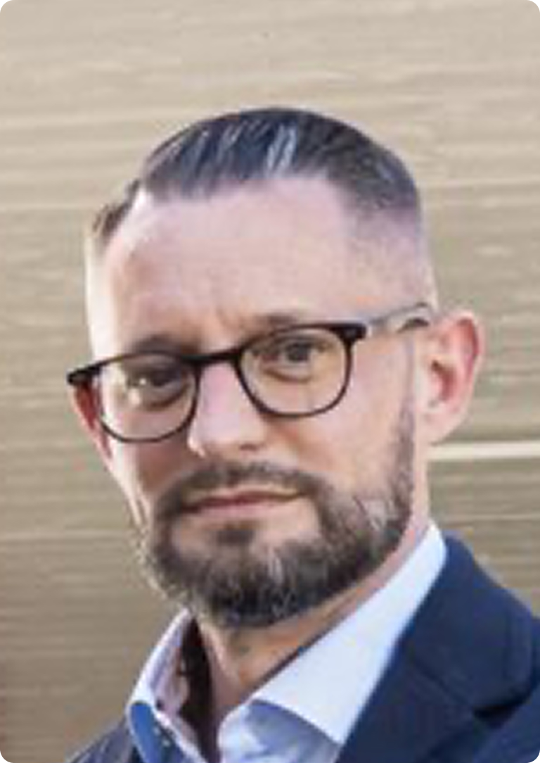 Portrait Adrian Tschopp